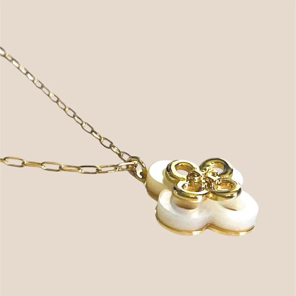 TORY BURCH GOLD CLOVER PENDANT NECKLACE
